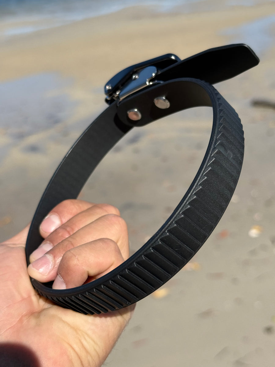 Ribbed 50cm strap of a ZBAD1 Gen 2 GripLock held coiled in hand at the beach